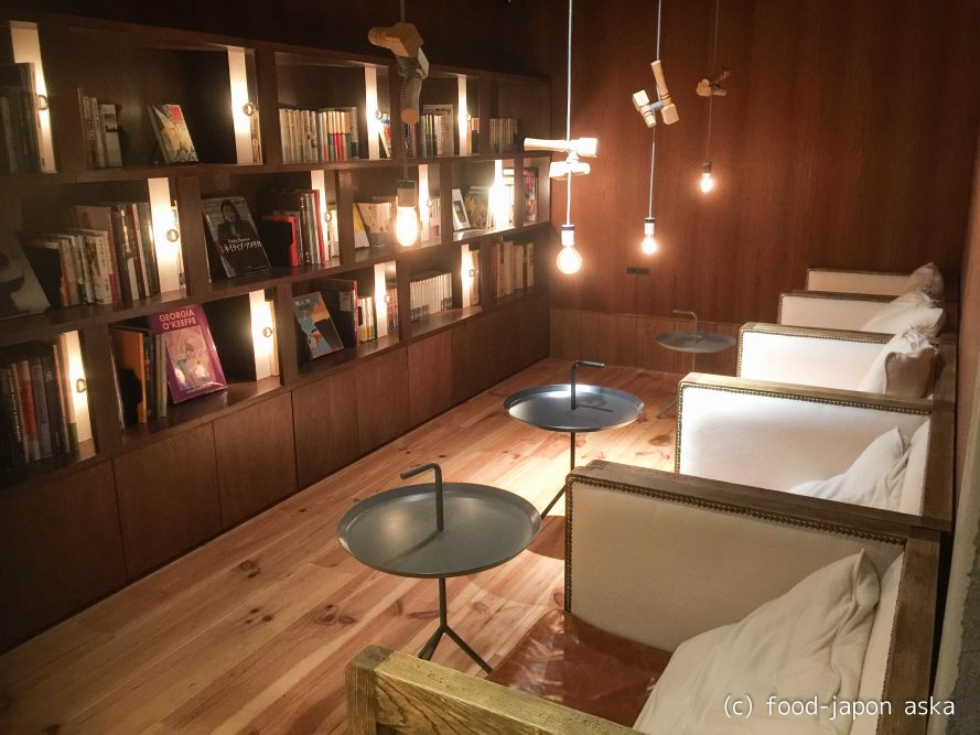 Zuiun 金沢店 こちらの店舗は飲食フロアあり 地下一階がステキなブックカフェになっている 人知れず隠れ家に籠りたいときに 金沢グルメのバイブル 雅珠香 あすか の美味献立 びみこんりゅう